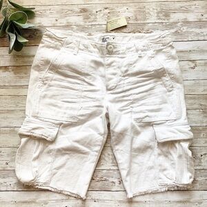 AMERICAN EAGLE OUTFITTERS